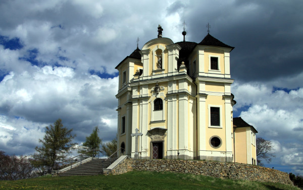 Smolotely-Maková Hora, kostel sv. Jana Křtitele a P. Marie Karmelské