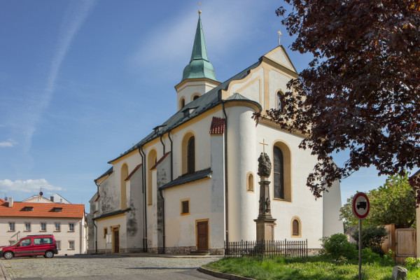 Ostrov nad Ohří - Staré město, kostel sv. Michaela Archanděla a Panny Marie Věrné