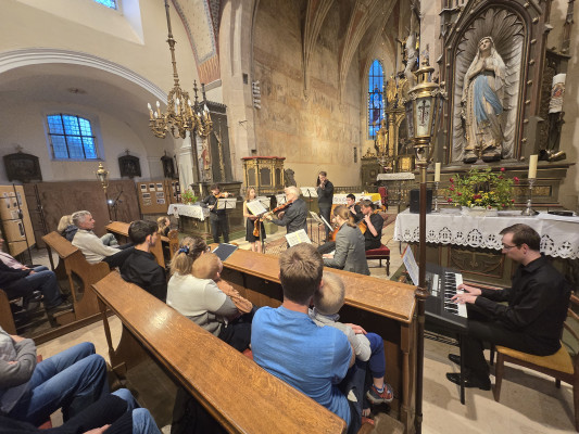 Starý Plzenec, kostel Narození Panny Marie, Malá Strana